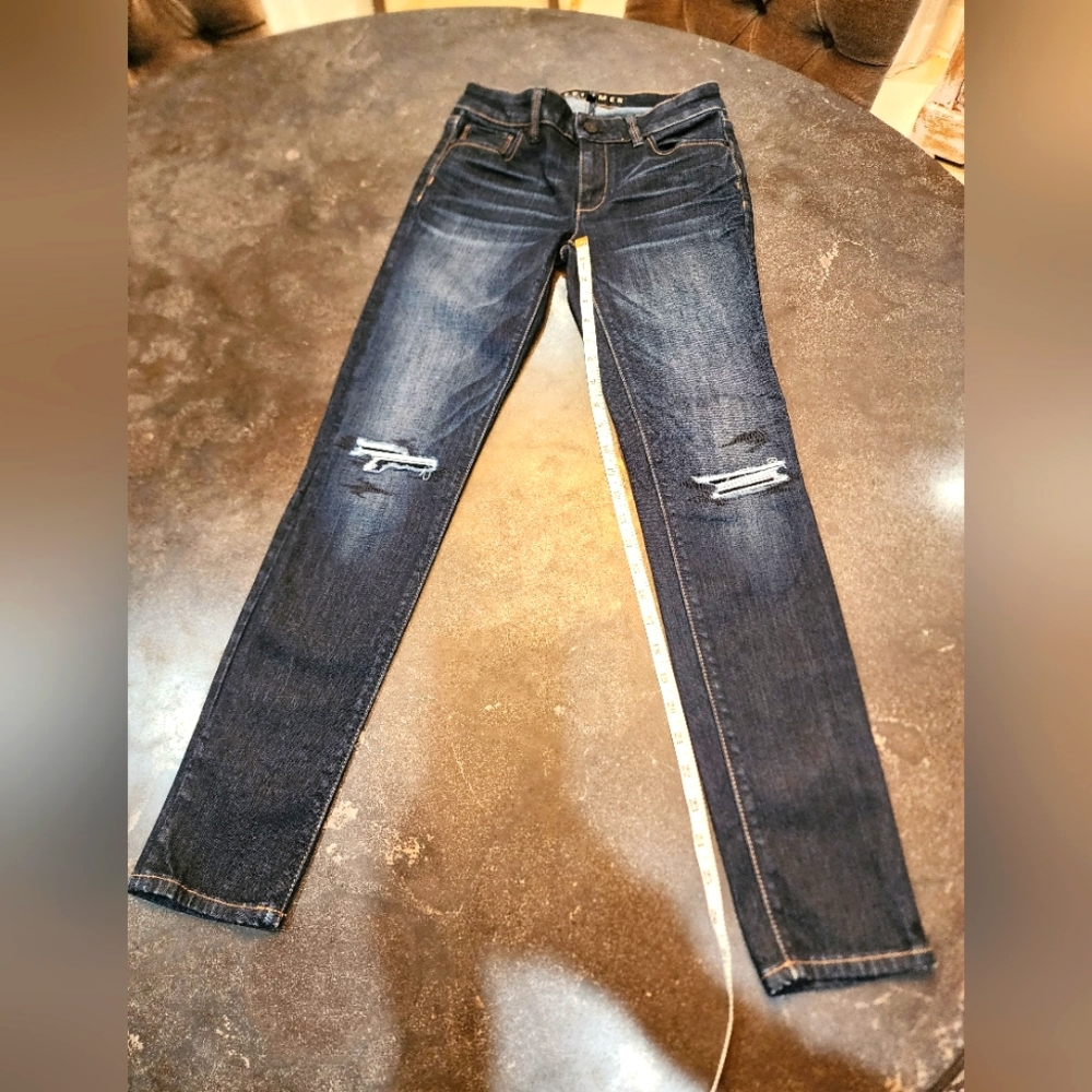 NWOT WHBM The SKIMMER Distressed Blue Skinny Jeans with Faded Wash Size 00